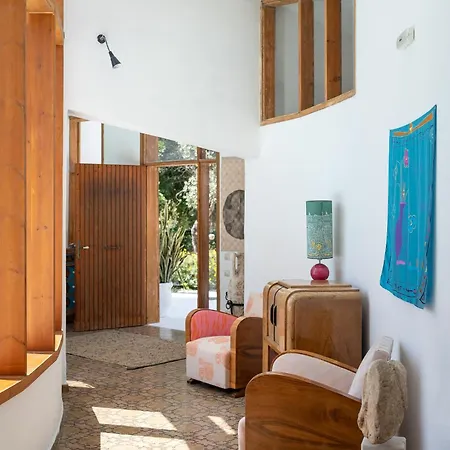 Ixia * Ялиссос